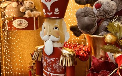 Une décoration de Noël réussie avec des fleurs artificielles