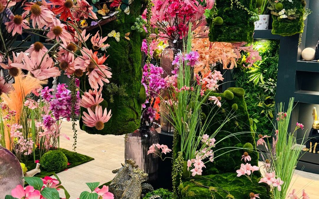 Add atmosphere to your restaurant with artificial foliage and flowers